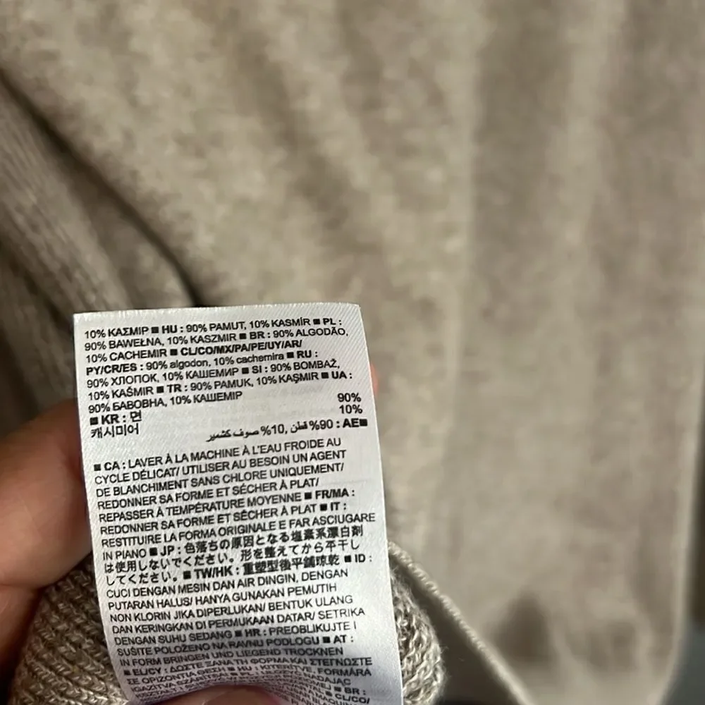 Banana Republic Men’s v neck cashmere blend tan sweater